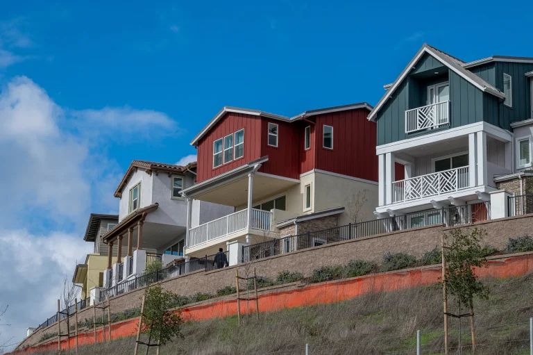 U.S. Mortgage Rates Drop to Lowest Level in Three Years