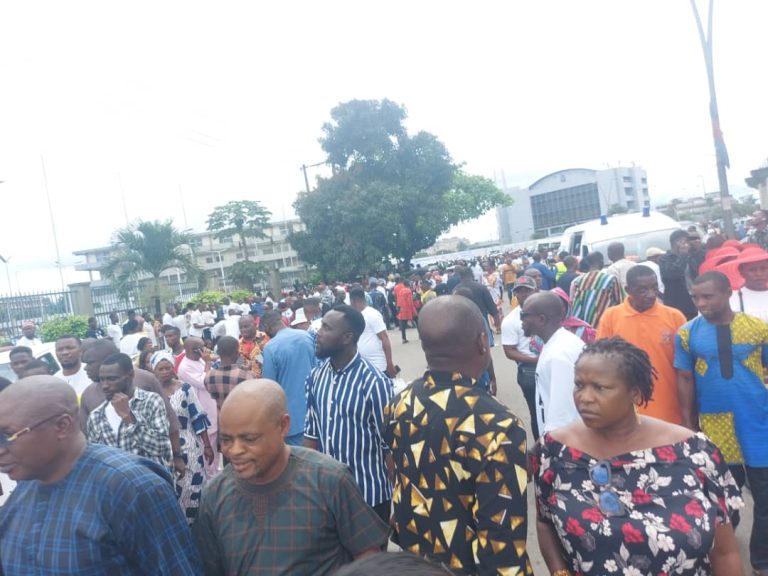 Hundreds of Rivers People Storm Gov’t House, awaiting Fubara’s Return