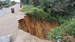 Fresh Calabar Landslide Sweeps Houses into Sea, Threatens Major Road
